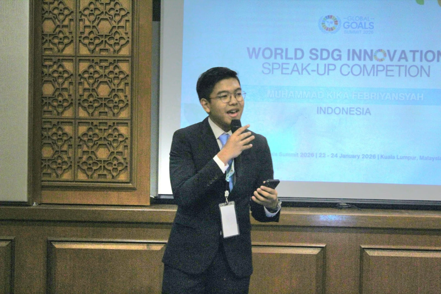 Kika presenting research